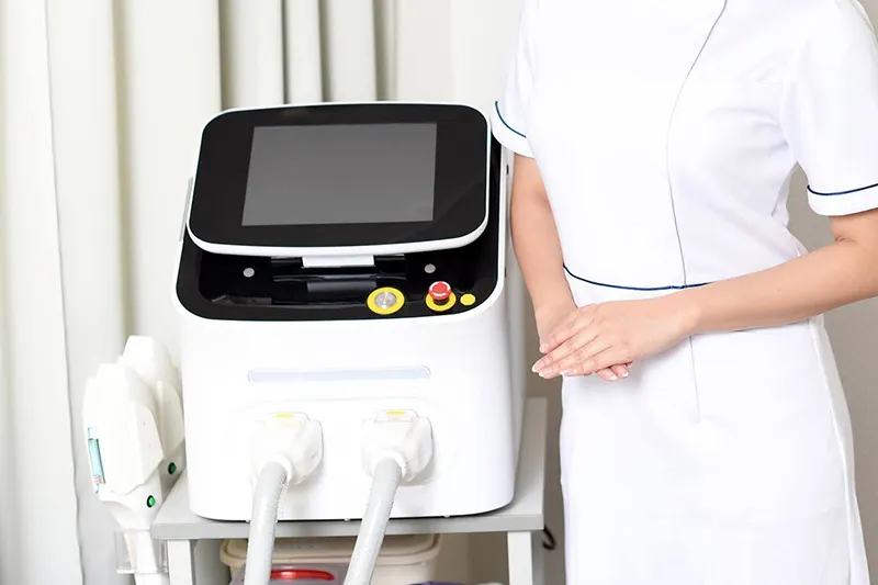 理容師の資格を保有する専門の技術者